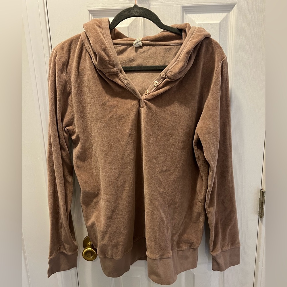 Kate Quinn women’s hoodie size L